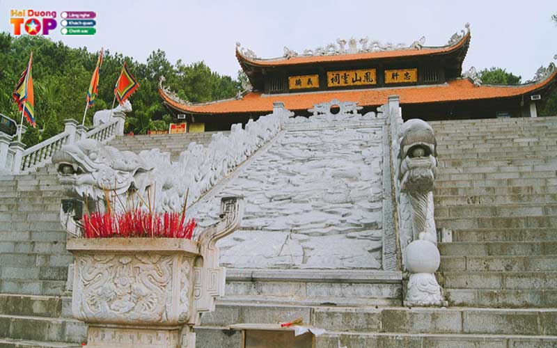 Den-tho-chu-van-an-hai-duong-3